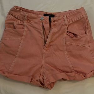 Medium salmon shorts